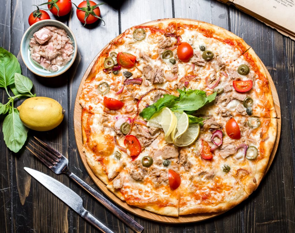 Pizza Marina mit Thunfisch, Muscheln und Sardellen – Döner am Markt